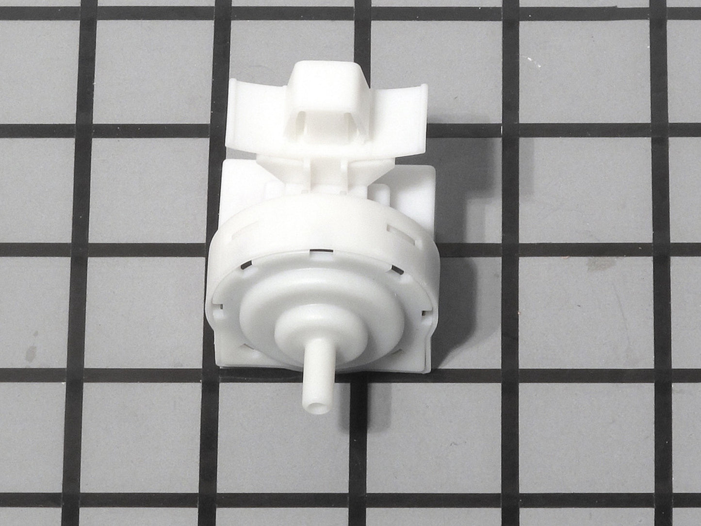 Frigidaire 5304504885 SENSOR,PRESSURE,GREY-1