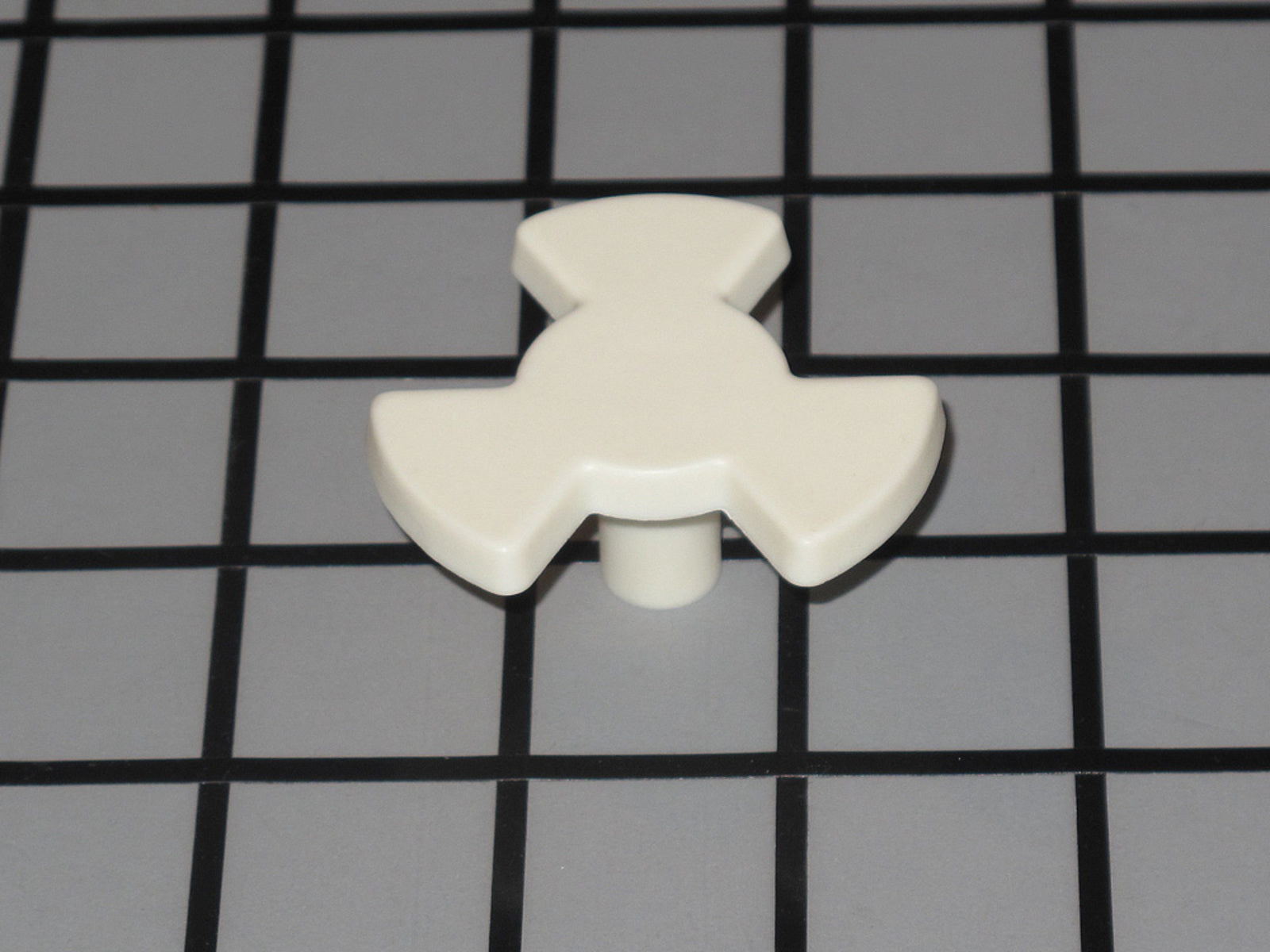 5304509622 Frigidaire Microwave Turntable Motor Coupler-1