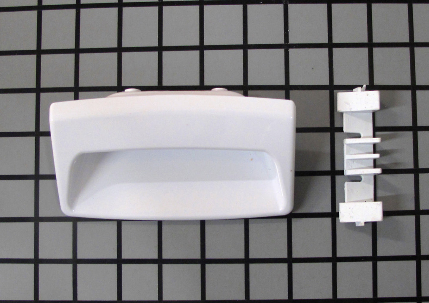 Speed Queen D510103WP KIT DOOR PULL AND WEDGE-1